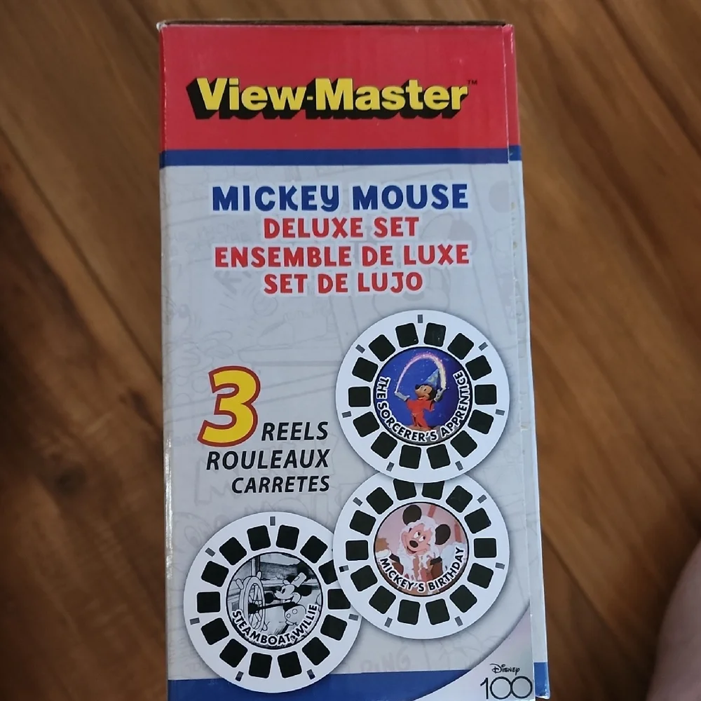 3-D Mickey Mouse Deluxe Set - Black and Red